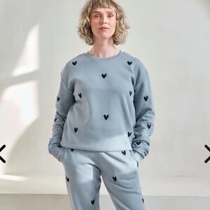 Olive & Frank Blue Crew Sweatshirt Blue Heart Pattern Women’s Size Large